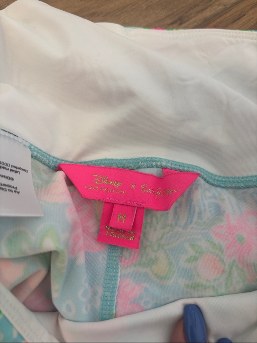 Lilly Pulitzer disney leggings size medium - Picture 2 of 6
